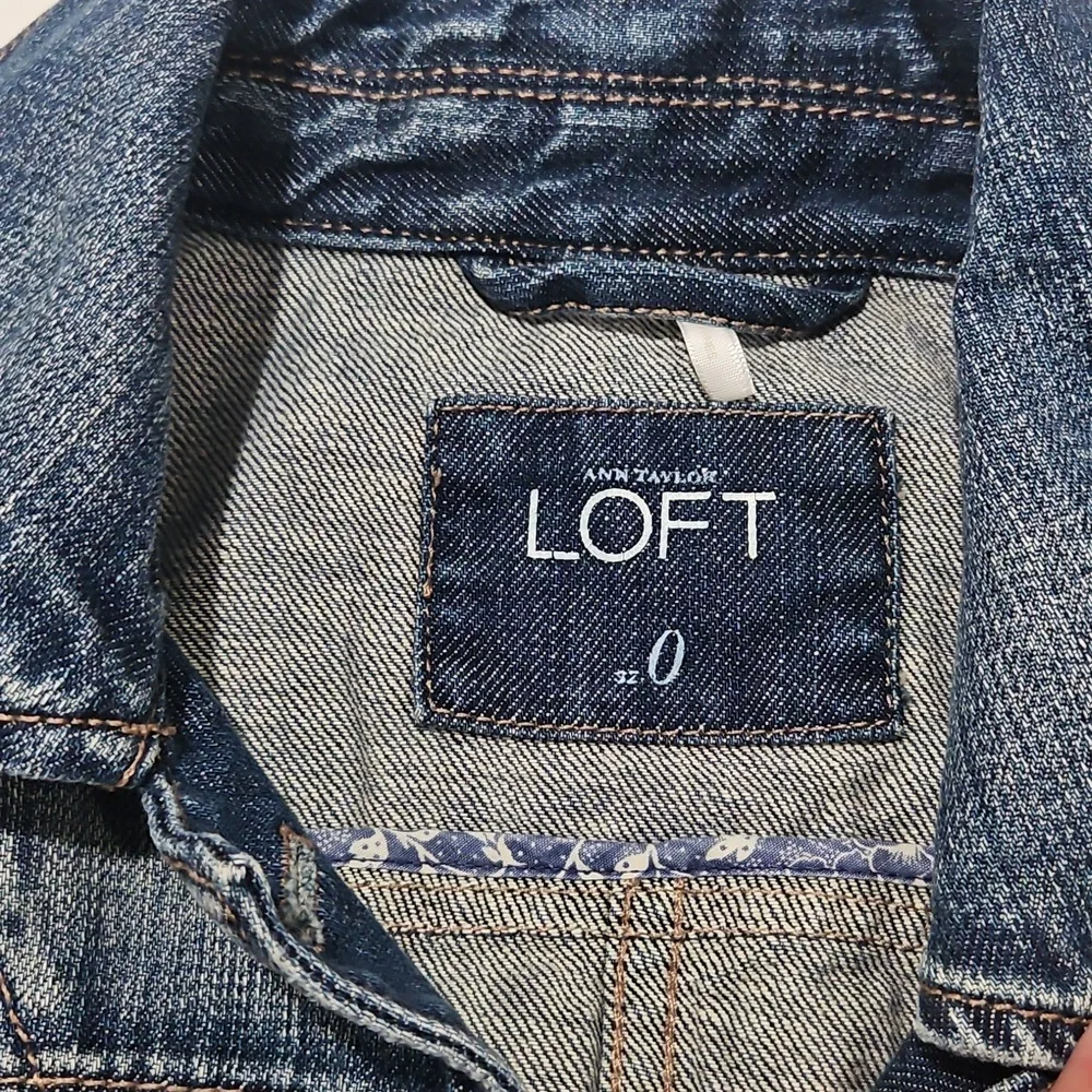 Cropped Womens Jean Jacket." Loft" Sz 0    Sz Xs - Picture 3 of 5